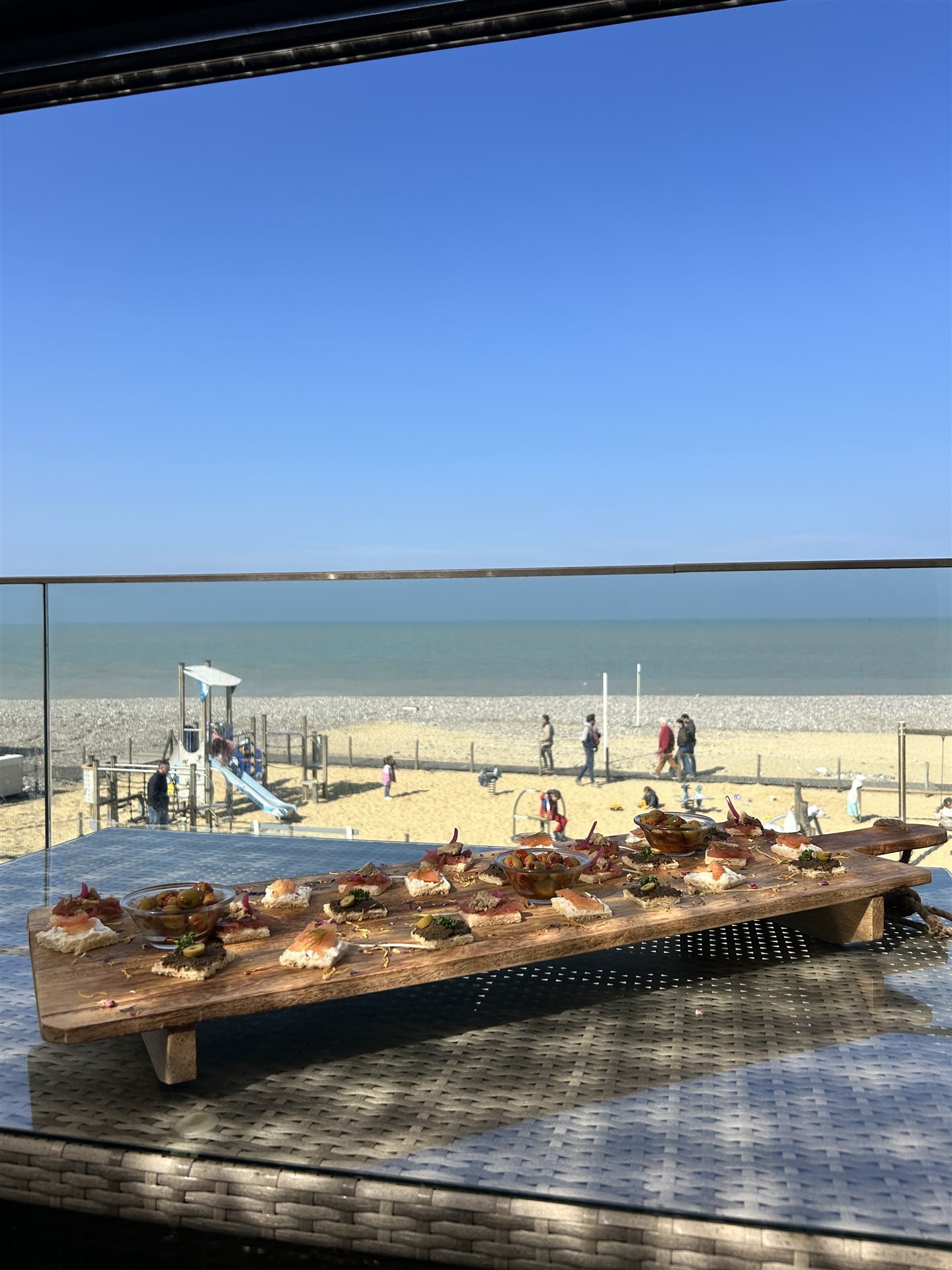 Grande tablée vue mer
