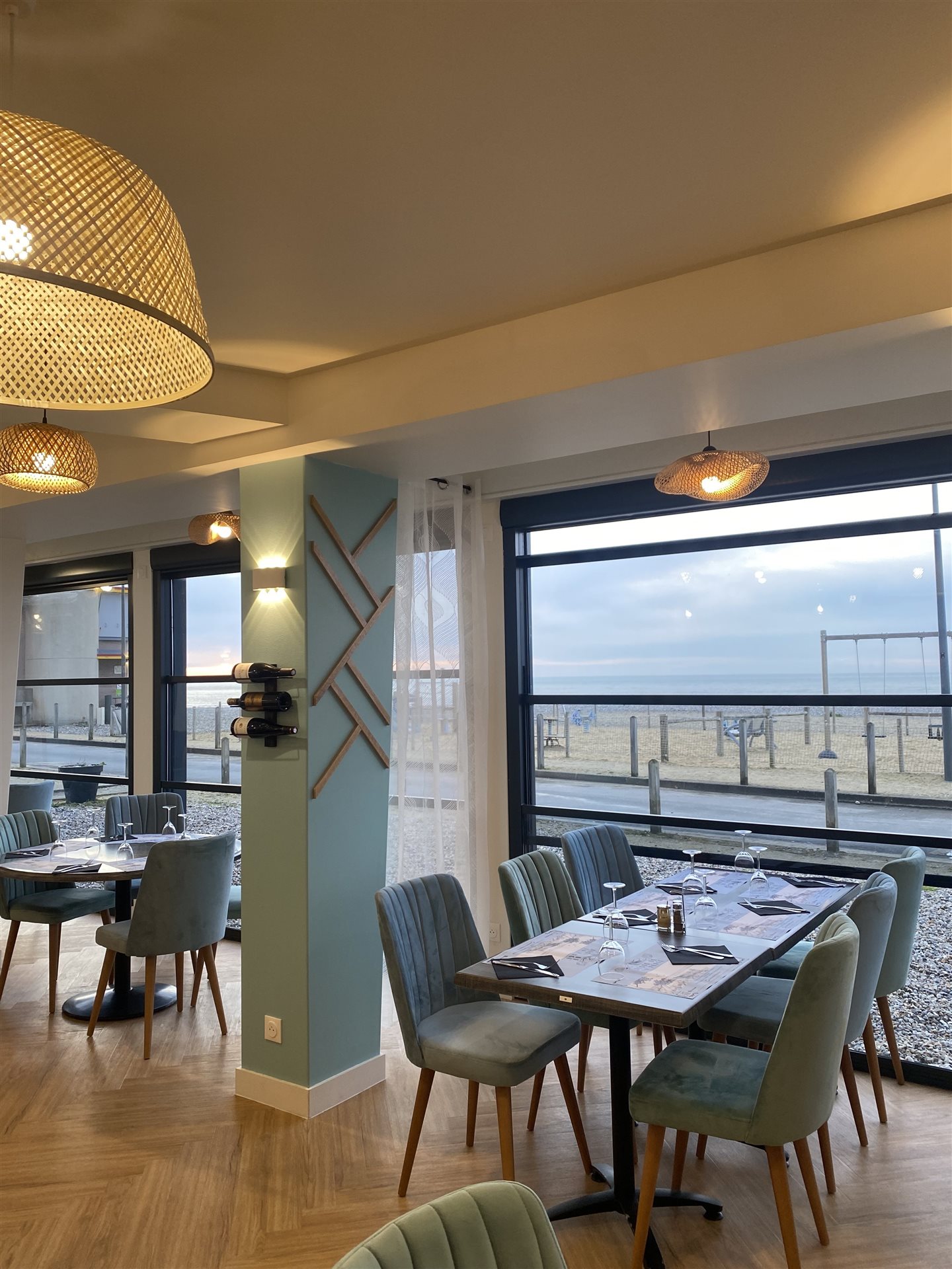 Salle intérieure face à la mer