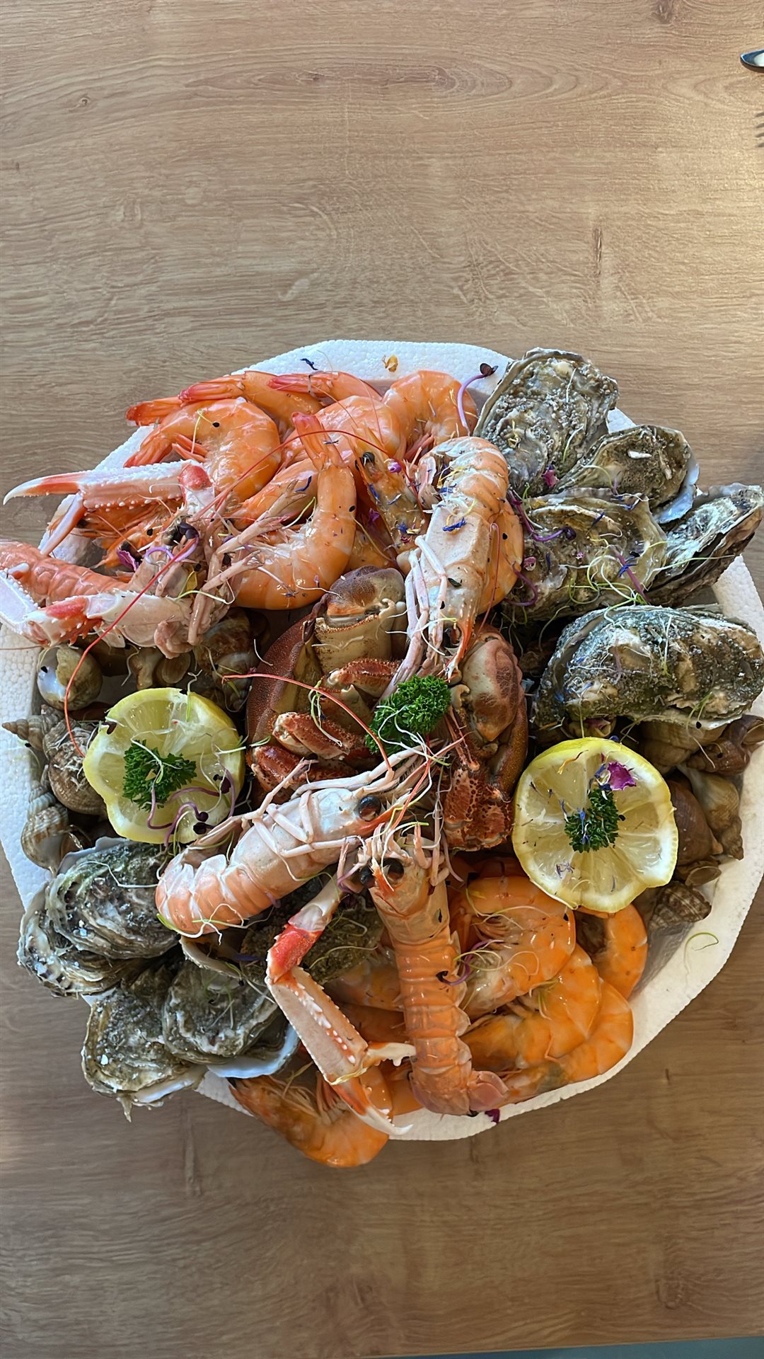 Plateau de fruits de mer avec tourteau